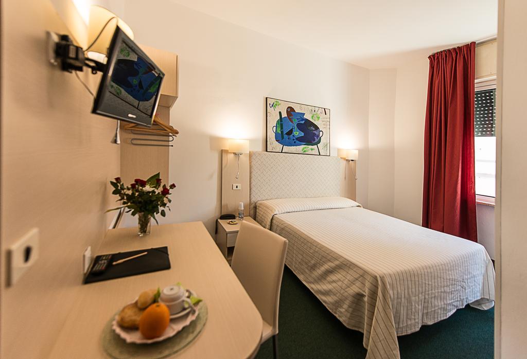 Hotel Ariston Piombino Zimmer foto