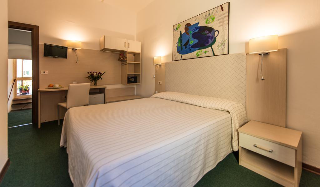Hotel Ariston Piombino Zimmer foto
