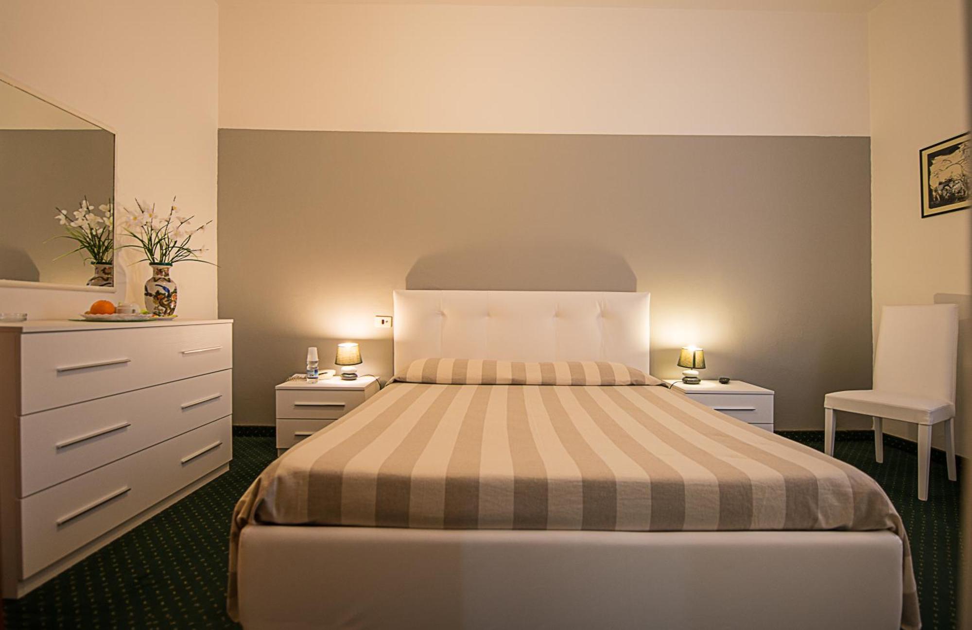 Hotel Ariston Piombino Zimmer foto